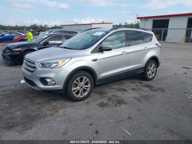 1FMCU0GDXJUC27678 Ford ESCAPE SE