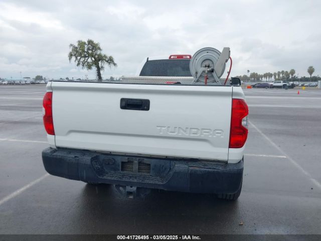5TFNY5F12HX215765 Toyota Tundra Sr 5.7l V8