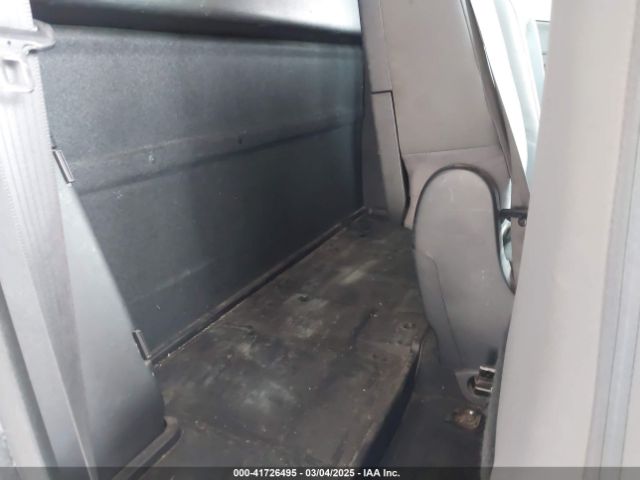 5TFNY5F12HX215765 Toyota Tundra Sr 5.7l V8