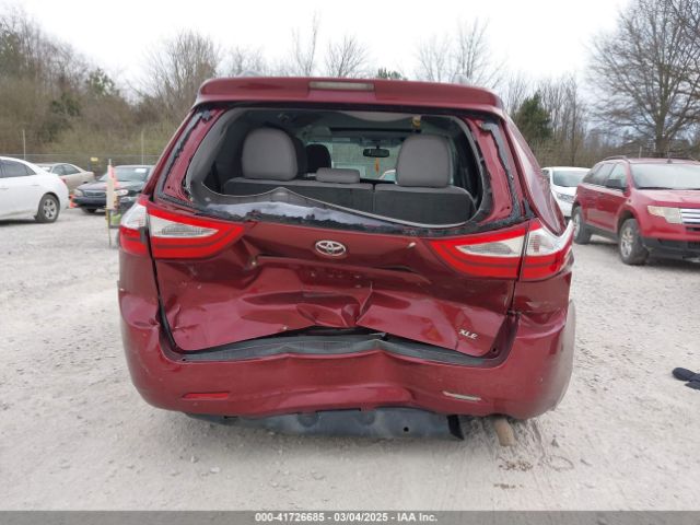 5TDYZ3DC8HS809608 Toyota Sienna Xle 8 Passenger