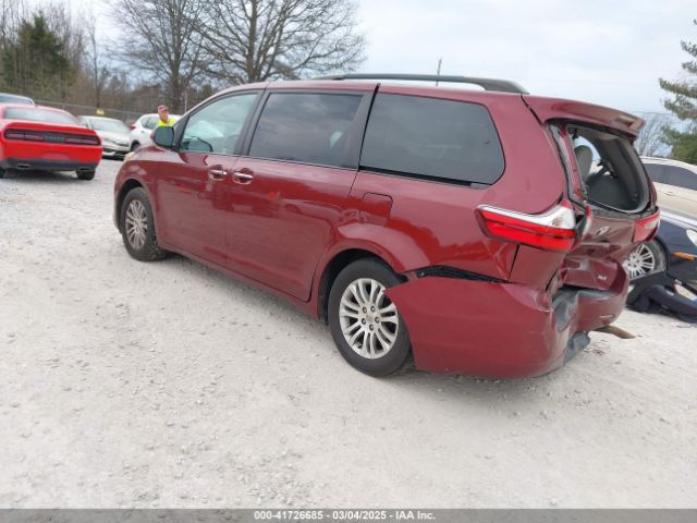 5TDYZ3DC8HS809608 Toyota Sienna Xle 8 Passenger