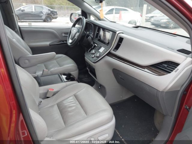 5TDYZ3DC8HS809608 Toyota Sienna Xle 8 Passenger