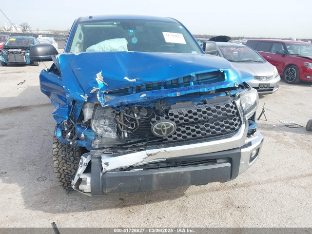 5TFEY5F17JX239677 Toyota Tundra Sr5 5.7l V8