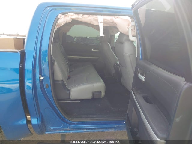 5TFEY5F17JX239677 Toyota Tundra Sr5 5.7l V8
