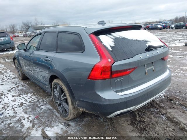 2017 VOLVO V90 CROSS COUNTRY YV4A22NLXH1001026 Photo 2