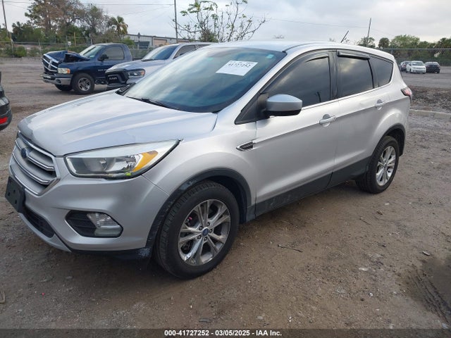 1FMCU9GD1HUC70238 Ford ESCAPE SE
