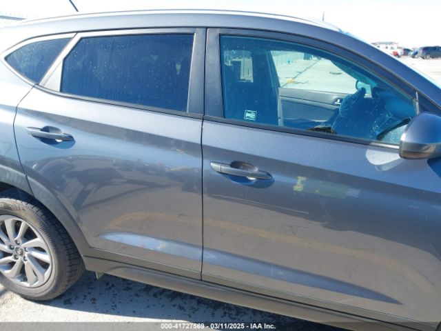 KM8J33A40GU109703 Hyundai TUCSON SE
