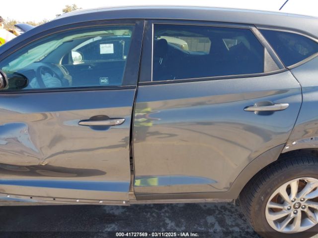KM8J33A40GU109703 Hyundai TUCSON SE