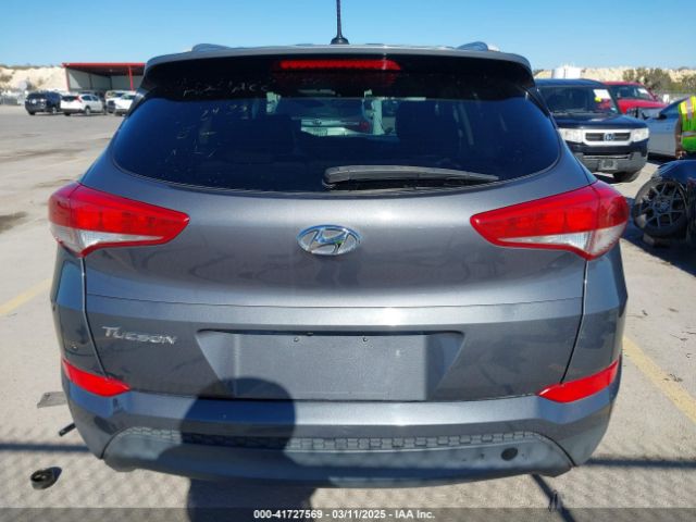 KM8J33A40GU109703 Hyundai TUCSON SE