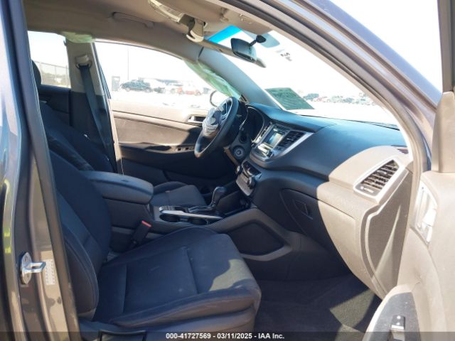 KM8J33A40GU109703 Hyundai TUCSON SE