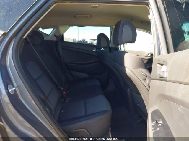 KM8J33A40GU109703 Hyundai TUCSON SE