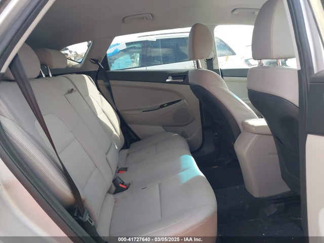 KM8J23A46LU183706 Hyundai TUCSON SE