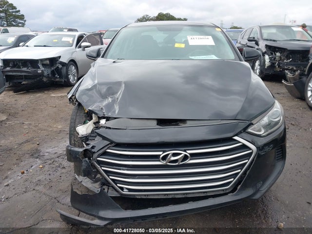 5NPD84LF3JH252301 Hyundai ELANTRA SEL