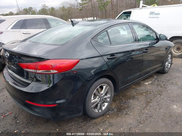 5NPD84LF3JH252301 Hyundai ELANTRA SEL