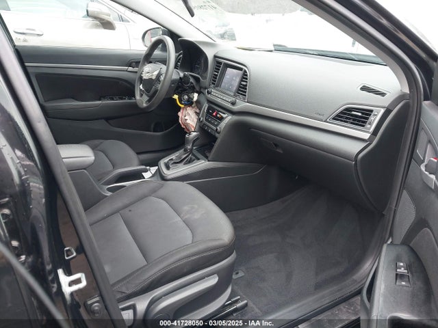 5NPD84LF3JH252301 Hyundai ELANTRA SEL