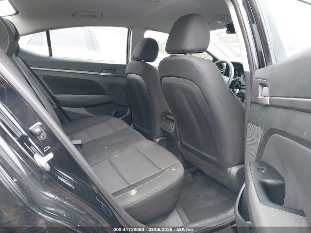 5NPD84LF3JH252301 Hyundai ELANTRA SEL