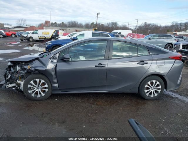 JTDKAMFP1N3218374 Toyota Prius Prime Le
