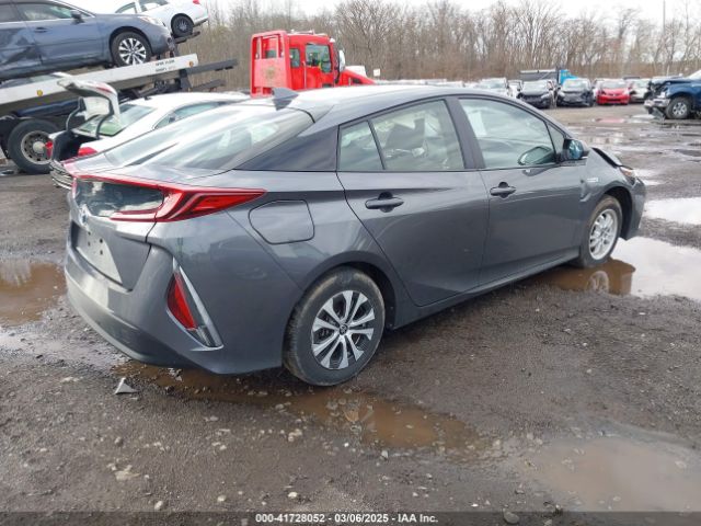 JTDKAMFP1N3218374 Toyota Prius Prime Le
