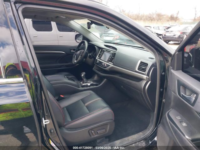 5TDJZRFH2KS625530 Toyota Highlander Se