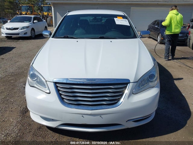 Chrysler 200 Limited 2014 1C3CCBCG4EN172717 Image 12