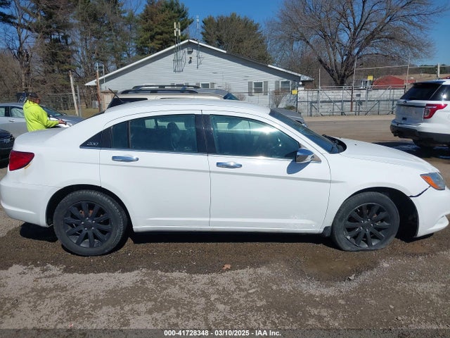 Chrysler 200 Limited 2014 1C3CCBCG4EN172717 Image 13