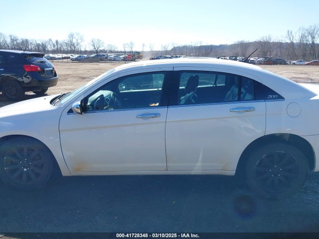 Chrysler 200 Limited 2014 1C3CCBCG4EN172717 Image 14