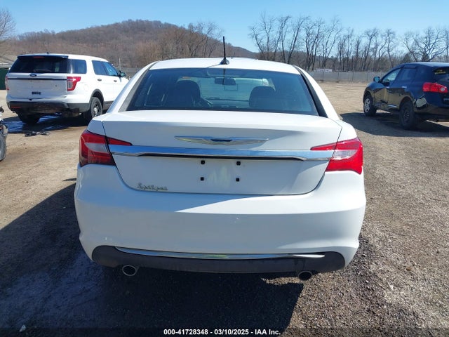 Chrysler 200 Limited 2014 1C3CCBCG4EN172717 Image 16