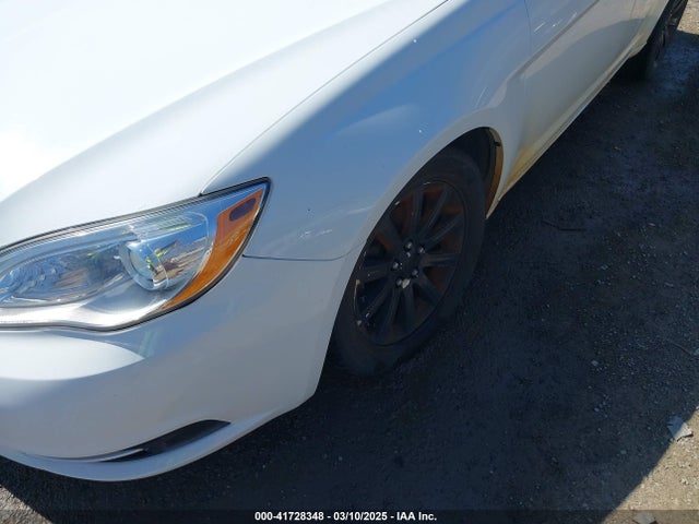Chrysler 200 Limited 2014 1C3CCBCG4EN172717 Image 18