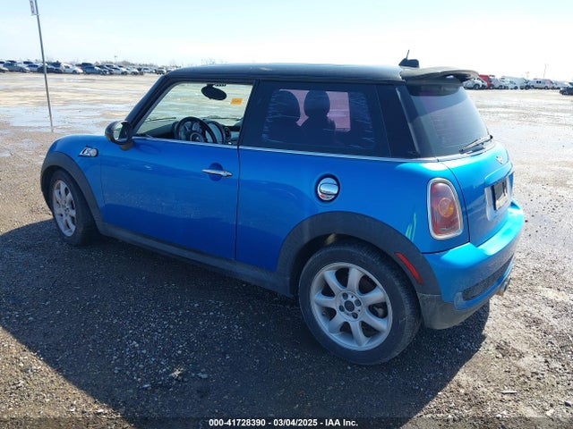 2009 MINI COOPER S WMWMF73589TW87205 Photo 2
