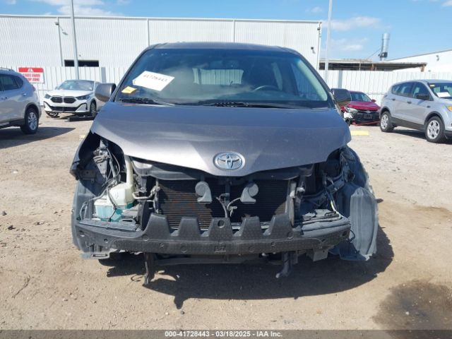 5TDXZ3DCXHS883639 Toyota Sienna Se 8 Passenger/se Premium 8 Passenger