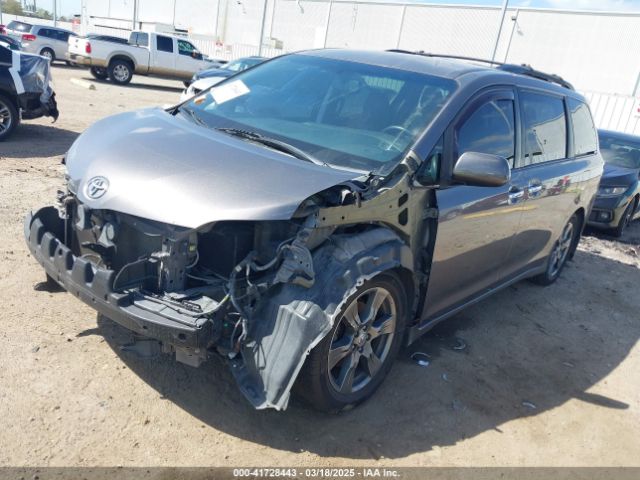 5TDXZ3DCXHS883639 Toyota Sienna Se 8 Passenger/se Premium 8 Passenger