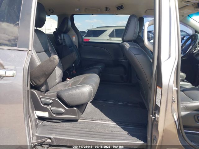 5TDXZ3DCXHS883639 Toyota Sienna Se 8 Passenger/se Premium 8 Passenger