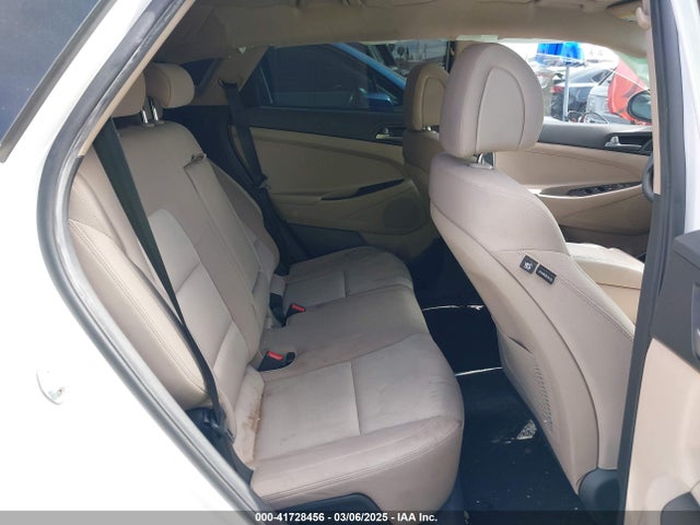 KM8J23A43GU248002 Hyundai TUCSON SE