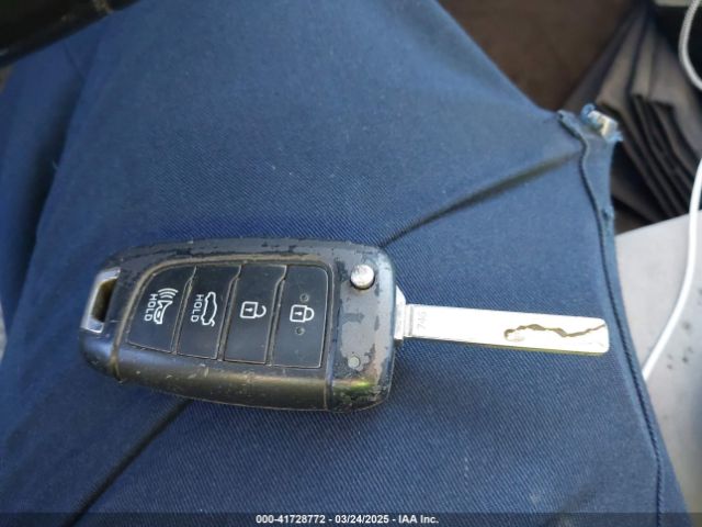 3KPC24A33KE069198 Hyundai ACCENT SE