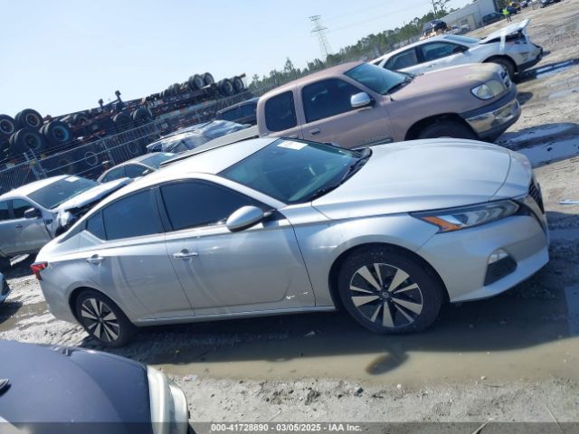 1N4BL4DV7NN301748 Nissan Altima Sv Fwd