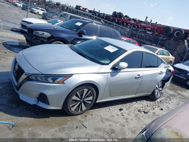 1N4BL4DV7NN301748 Nissan Altima Sv Fwd