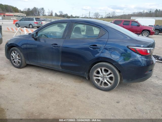 3MYDLBYV7JY300454 Toyota YARIS IA