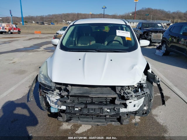 1FMCU9GX9EUE31926 Ford ESCAPE SE