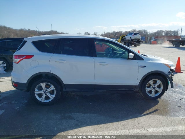 1FMCU9GX9EUE31926 Ford ESCAPE SE