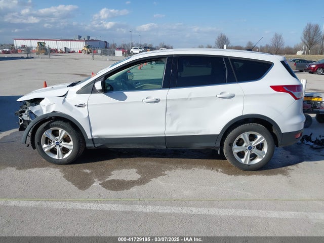 1FMCU9GX9EUE31926 Ford ESCAPE SE