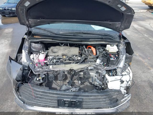 5TDJSKFC2NS066081 Toyota SIENNA XLE