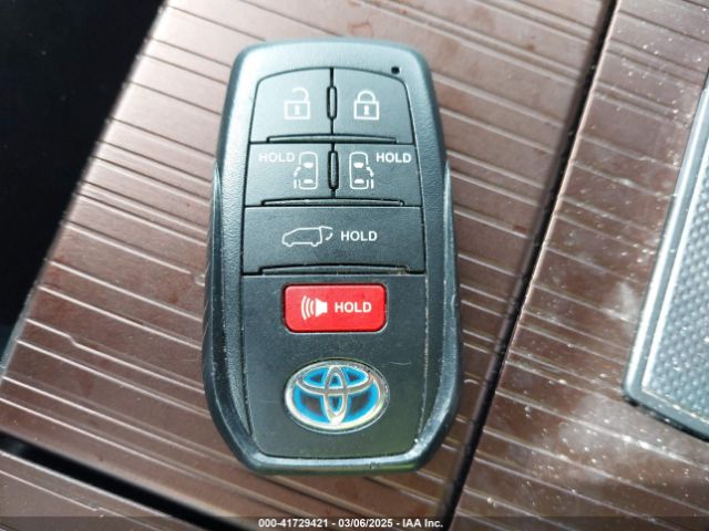 5TDJSKFC2NS066081 Toyota SIENNA XLE