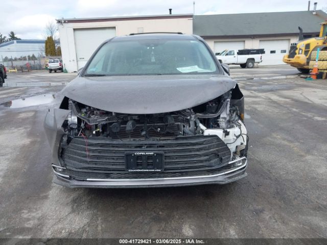 5TDJSKFC2NS066081 Toyota SIENNA XLE