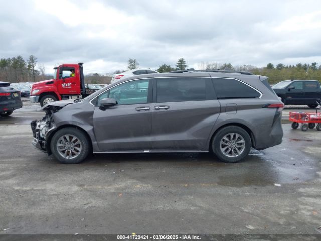 5TDJSKFC2NS066081 Toyota SIENNA XLE
