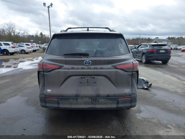 5TDJSKFC2NS066081 Toyota SIENNA XLE