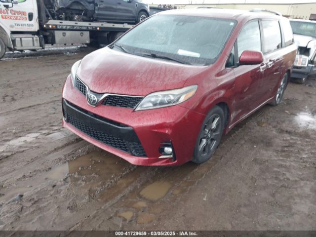 2018 TOYOTA SIENNA 5TDXZ3DC0JS952795 Photo 1