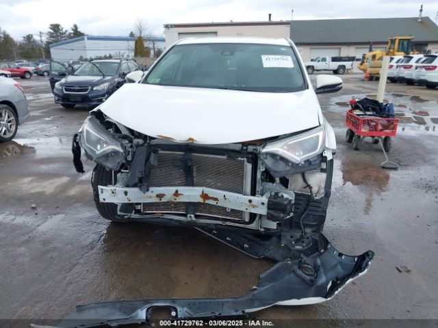 2T3RFREV5JW850685 Toyota Rav4 Adventure/xle