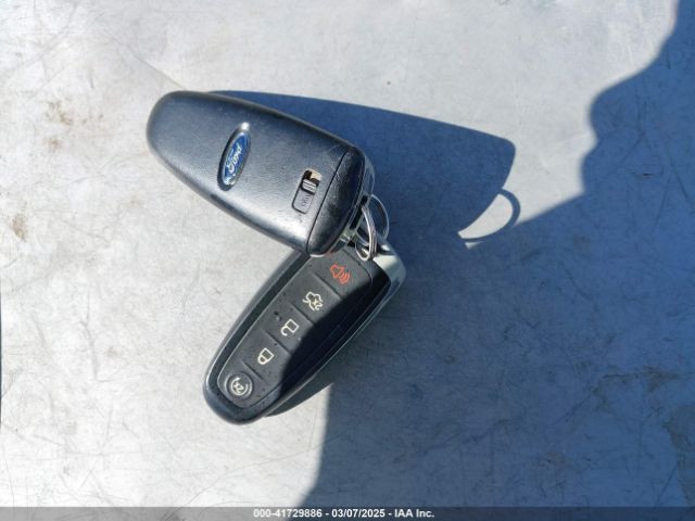 1FMCU0J92GUB71863 Ford Escape Titanium