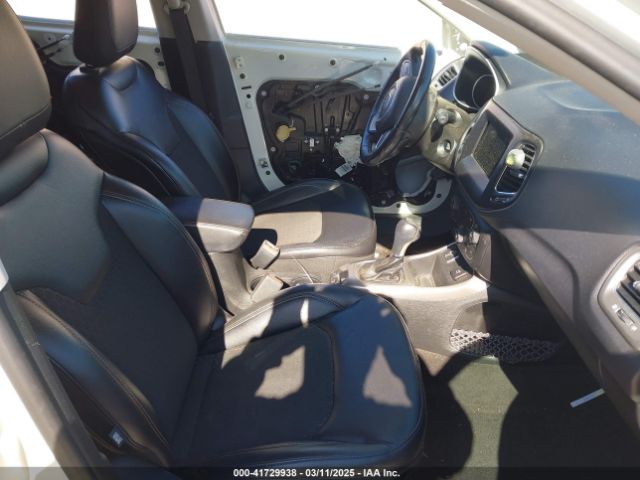 3C4NJCBB2JT182730 Jeep Compass Latitude Fwd