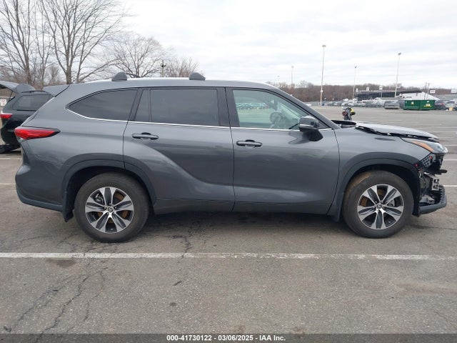 5TDHZRBH8NS594485 Toyota Highlander Xle